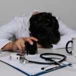 Família multiespécie ganha destaque no Brasil com avanços legais e novo livro sobre direitos dos animais