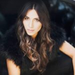 Mulheres bem-sucedidas ainda aceitam afetos rasos? Especialista explica por que sucesso profissional não garante segurança emocional